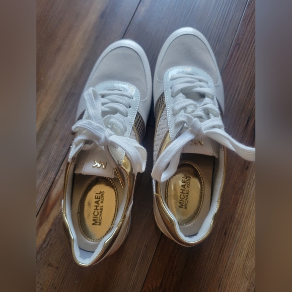 MICHAEL KORS Allie Extreme Mixed-Media Trainer Sneakers Gold/White Size 7 - Picture 11 of 13